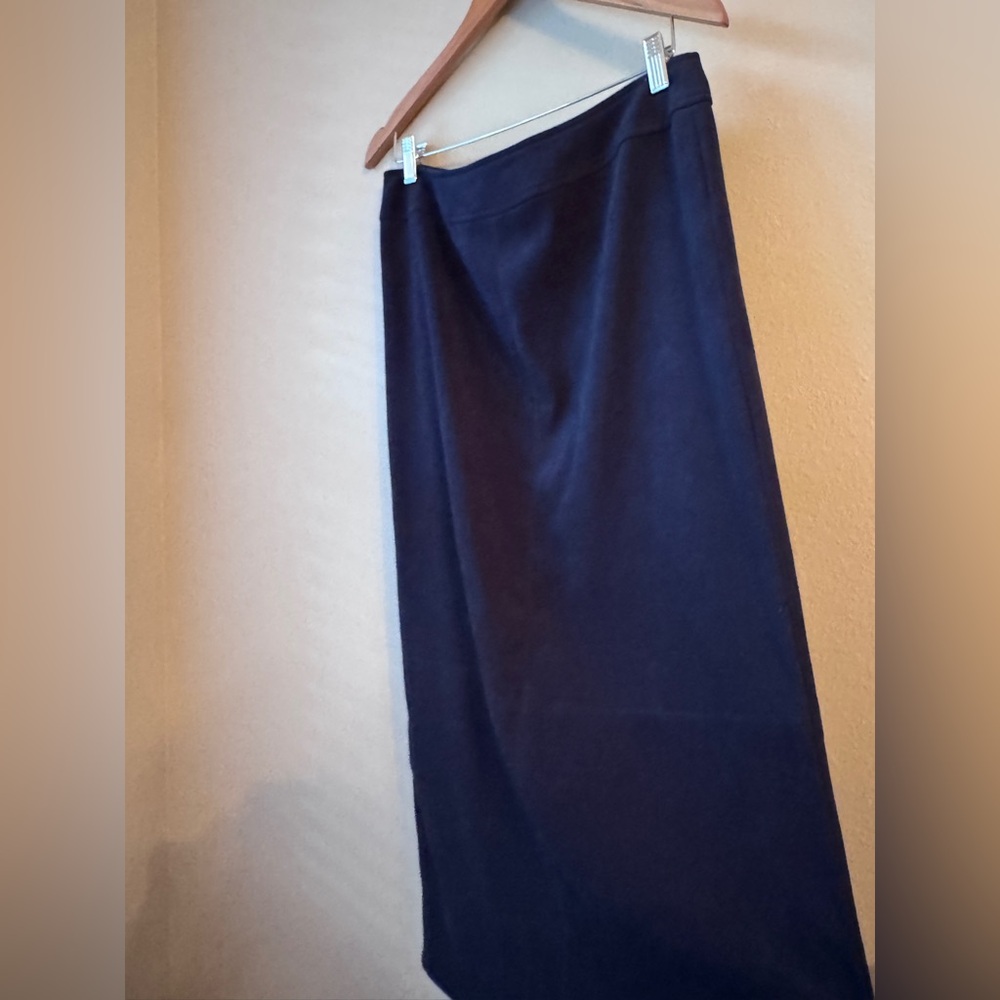 Chic Navy Women's Pencil Skirt - Picture 2 of 7